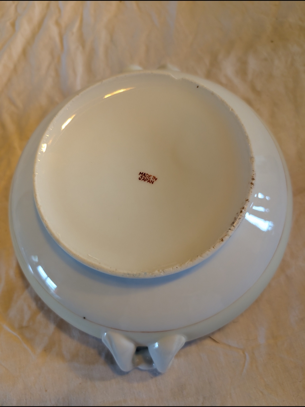 💥SALE💥Vintage White Porcelain Covered Serving Bowl with Gold Trim/Floral Motif - Picture 4 of 7